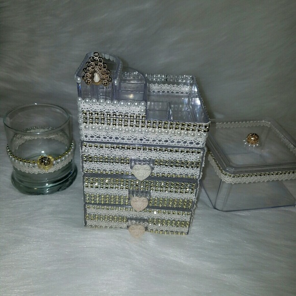 ❌SOLD❌Makeup - Picture 1 of 4